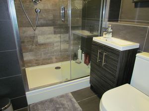 Ensuite- click for photo gallery